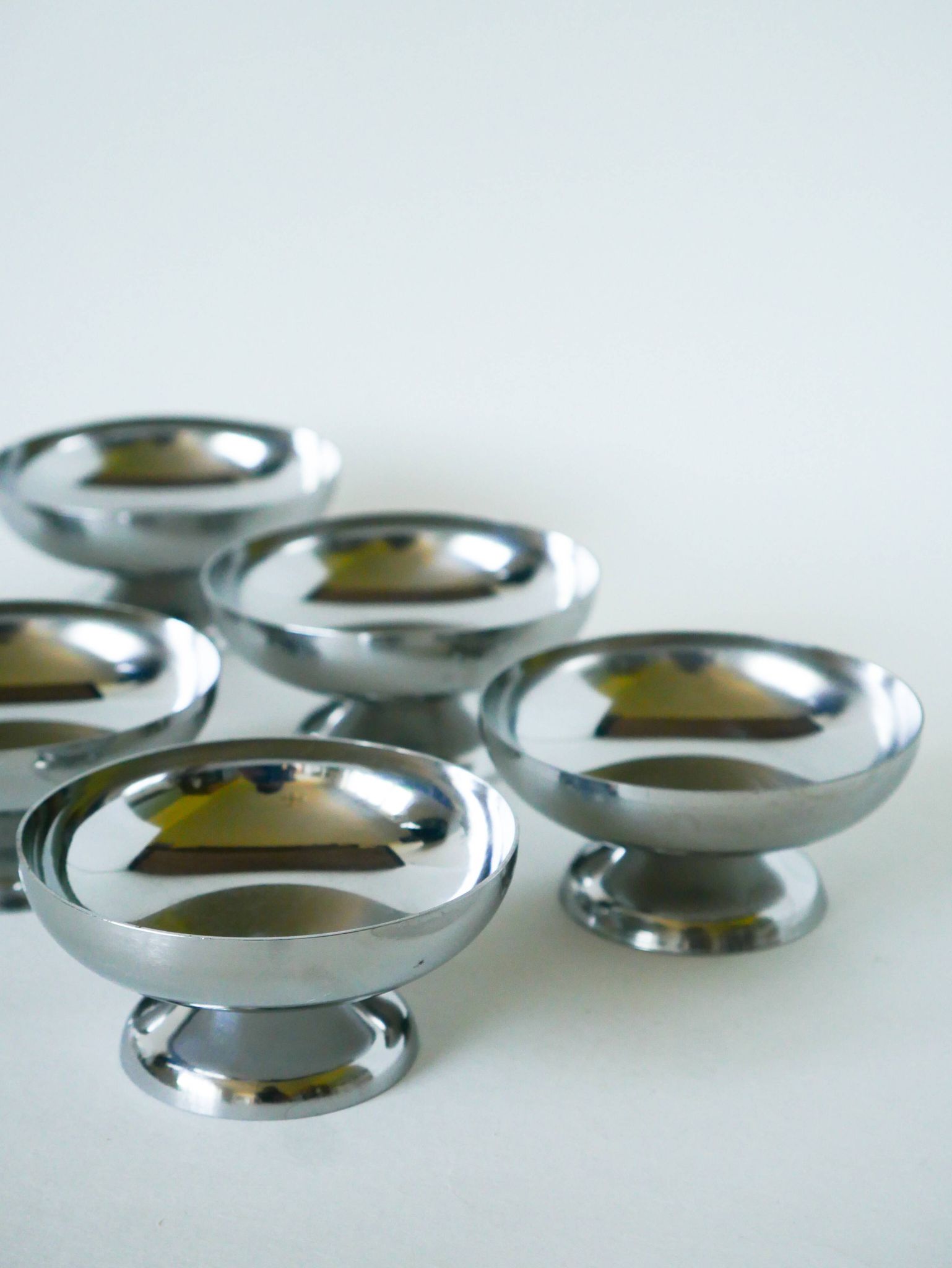 Set of 6 stainless steel ice cream bowls, wide base, Design, 1970 - 4.2 x 9 cm