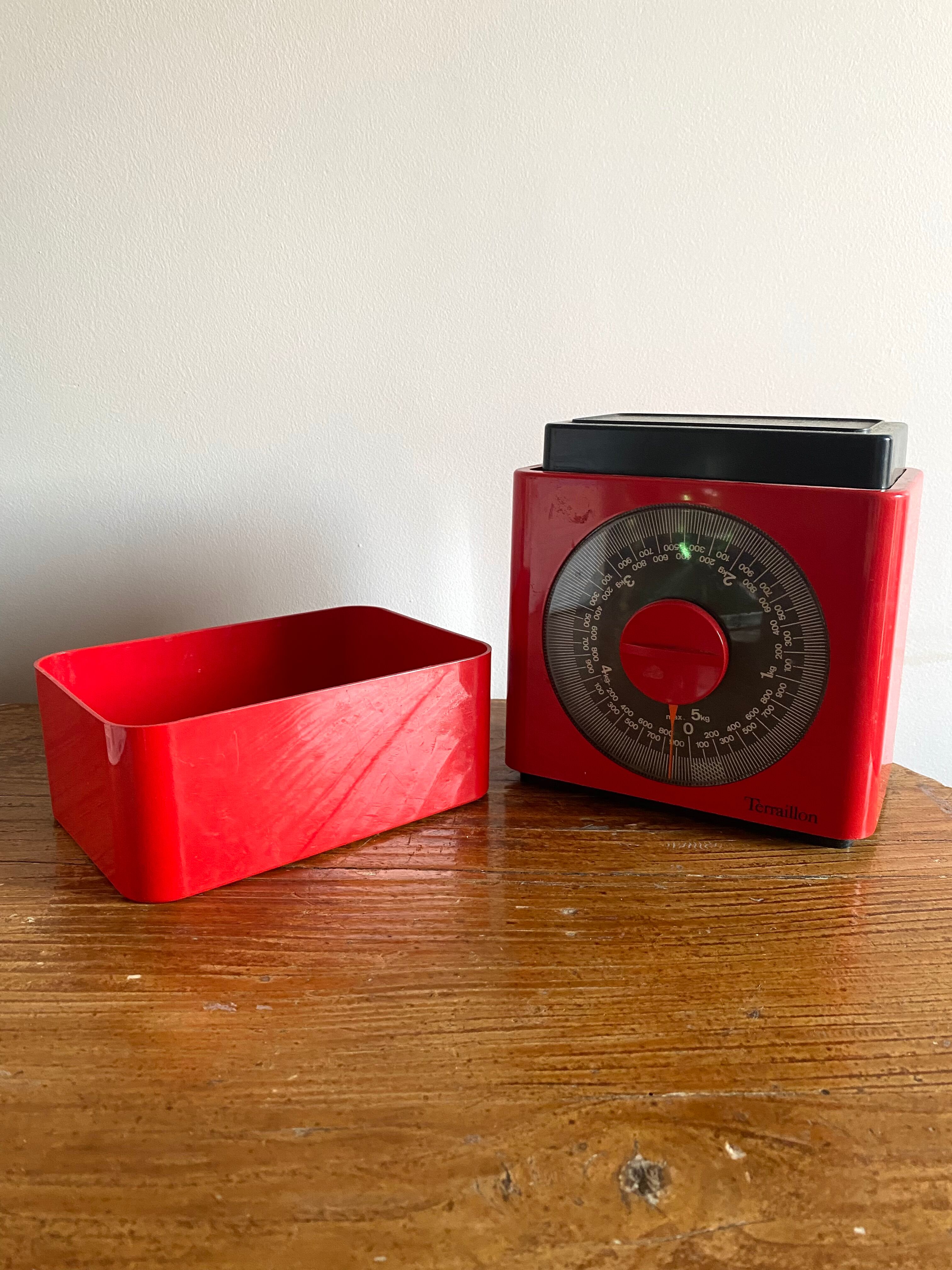 Terraillon red kitchen scale