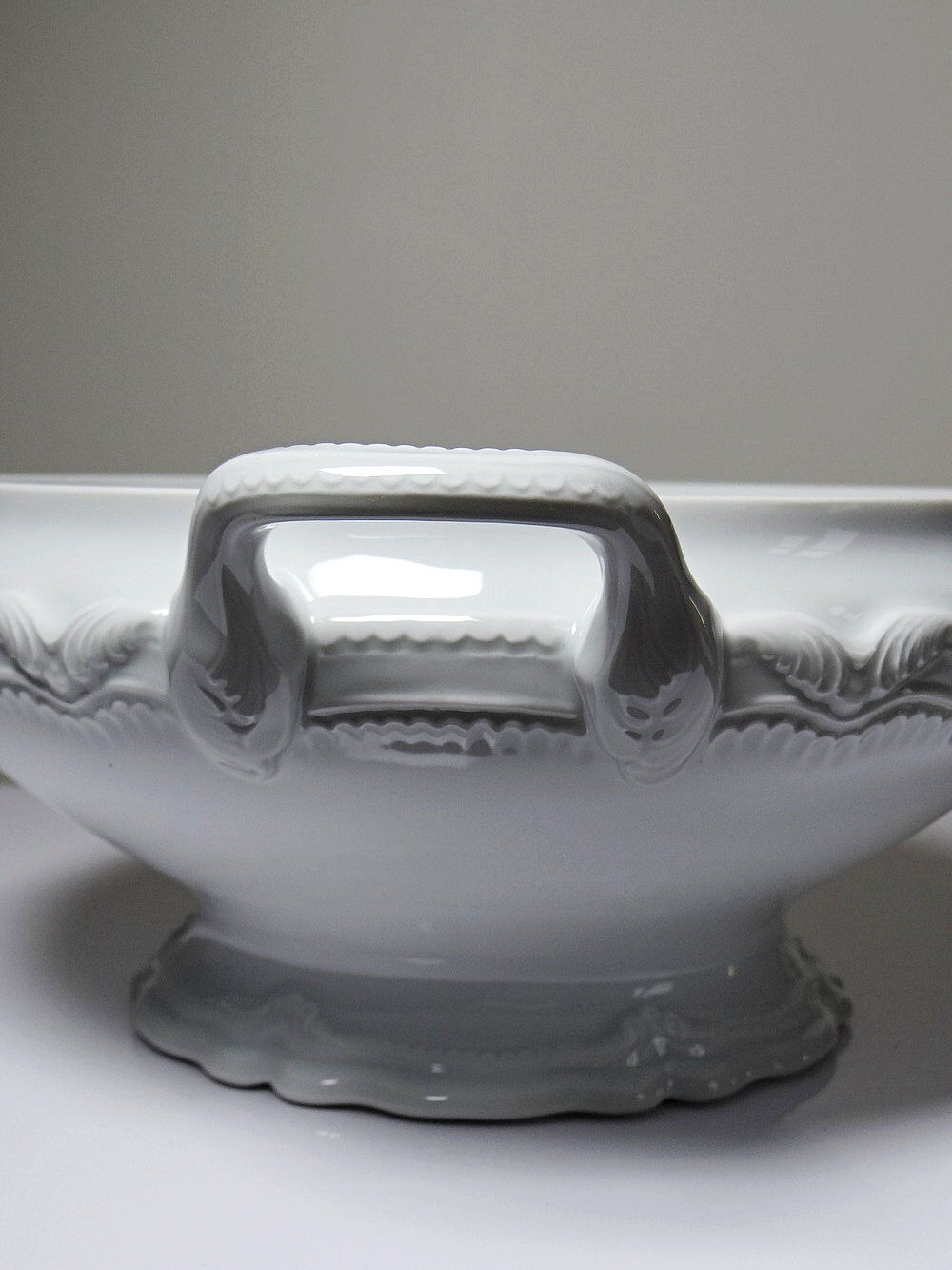 White fine porcelain soup tureen/vegetable dish from Limoges attributed to Barnardaud, vintage.