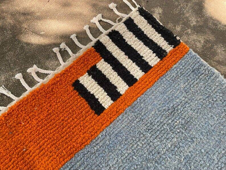 Traditional handwoven Berber rug size 150 x 250 cm