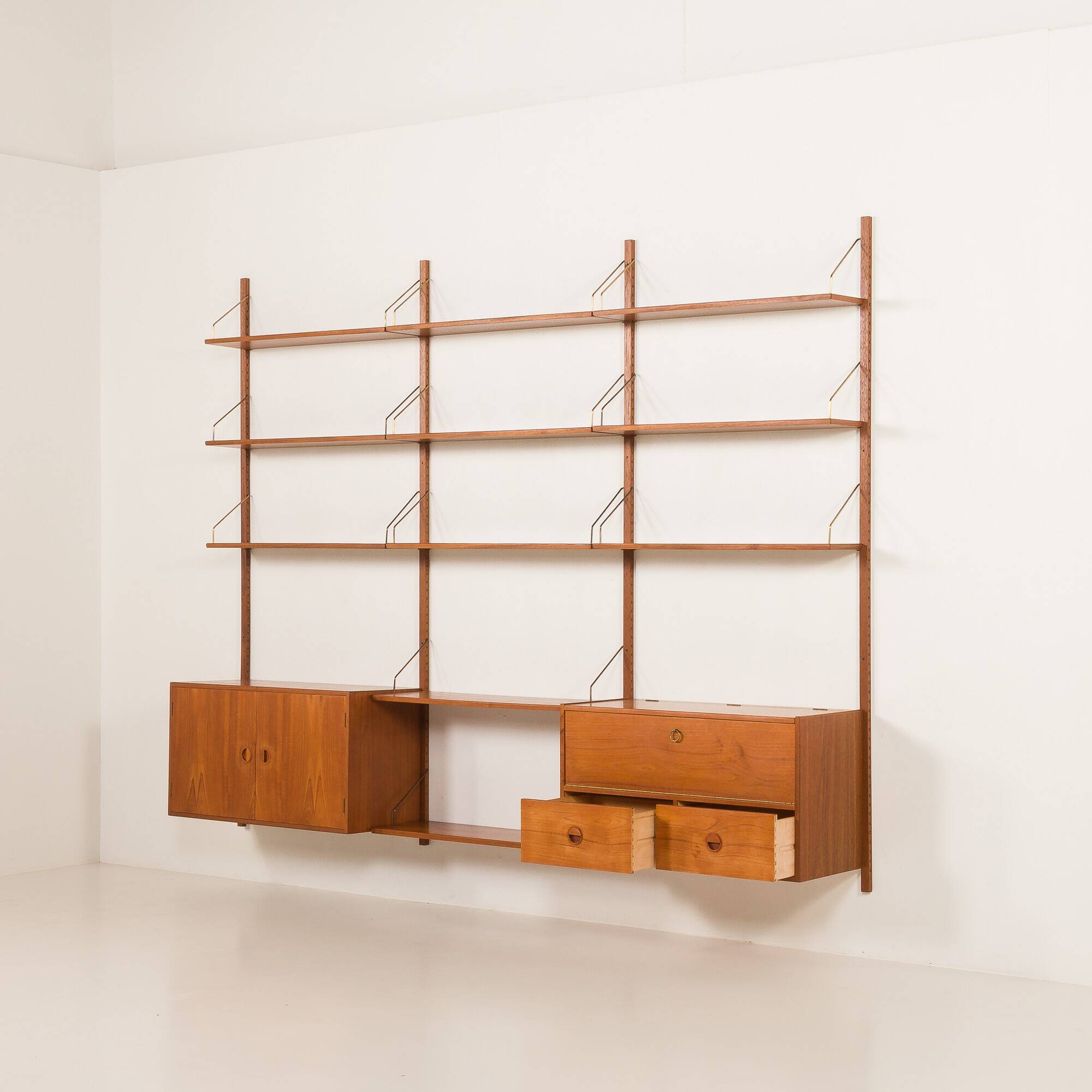Hansen&Guldborg 3 bay teak wall unit with a bar cabinet for HG Furniture, D