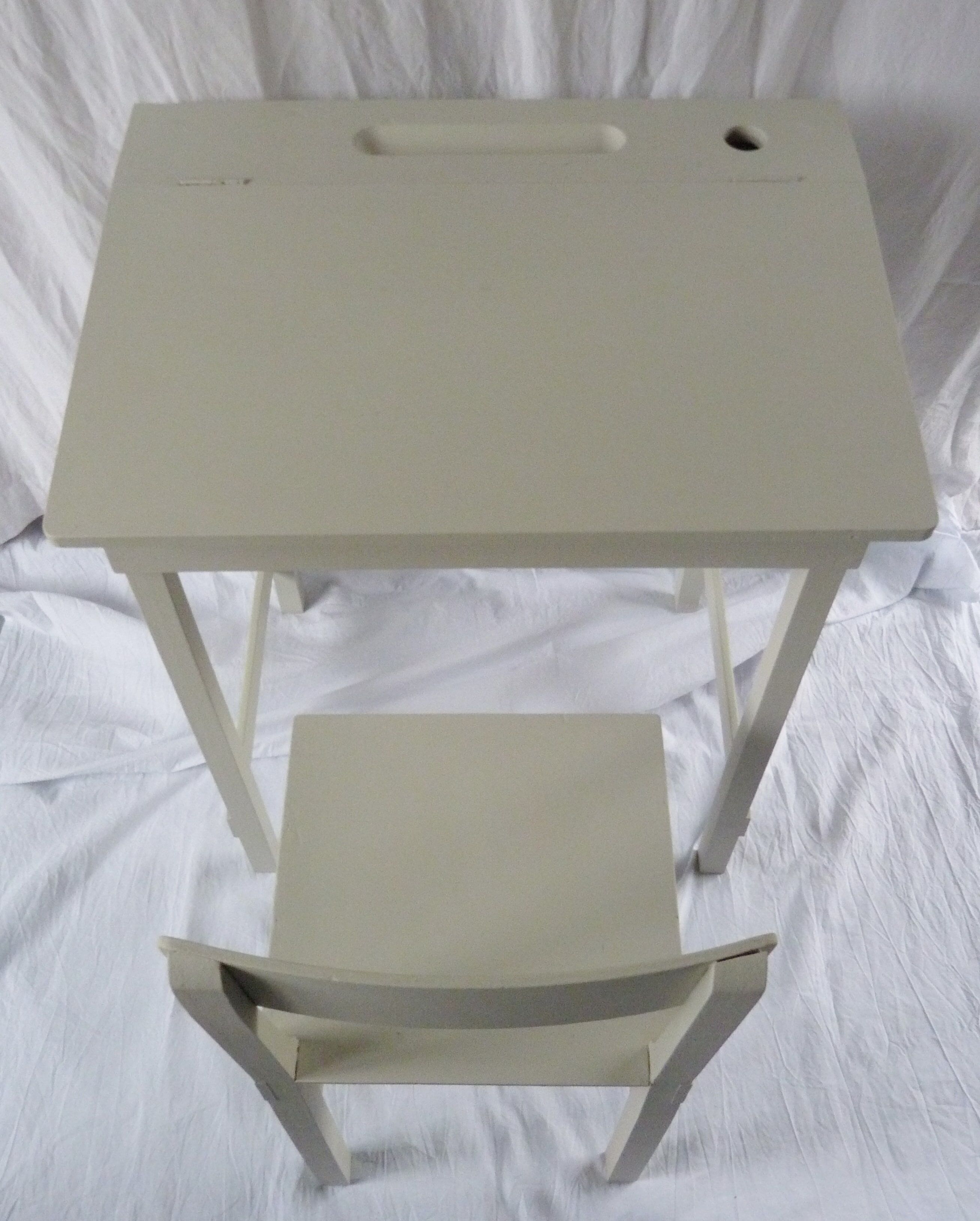 Set desk and his chair