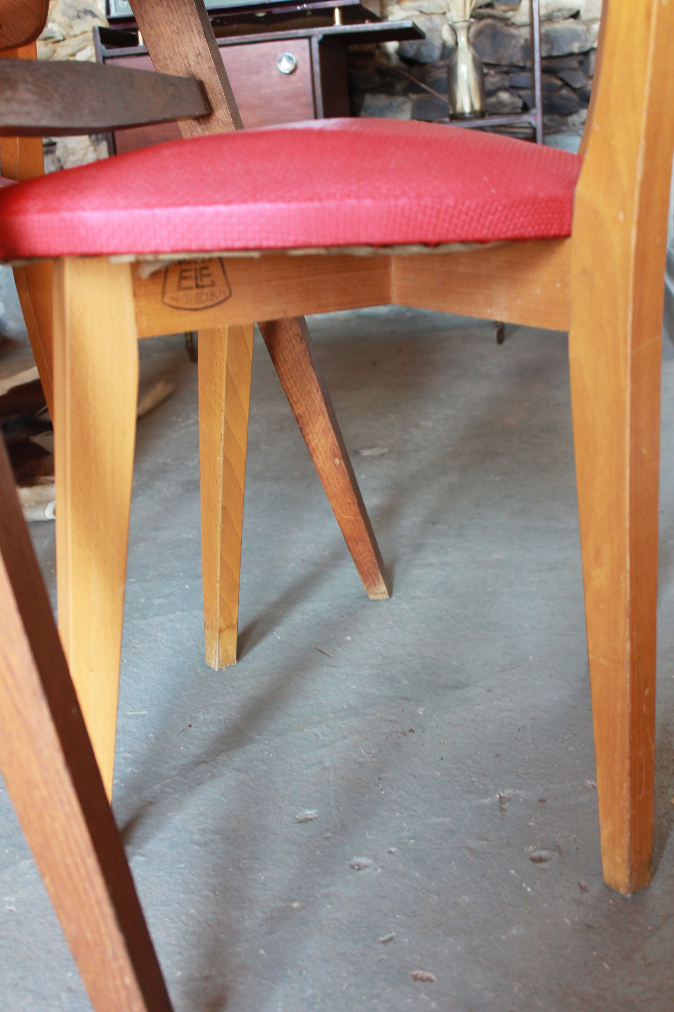 Lot of 6 ELF chairs in wood and vinyl