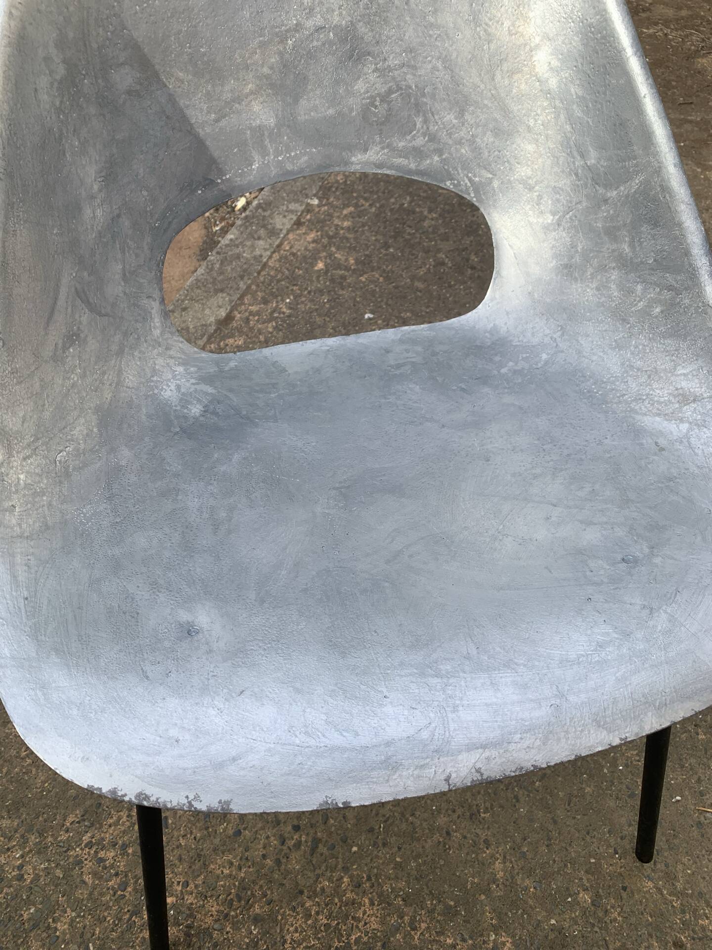 Quatre chaises 1953 modèle Tonneau design Pierre Guariche Co