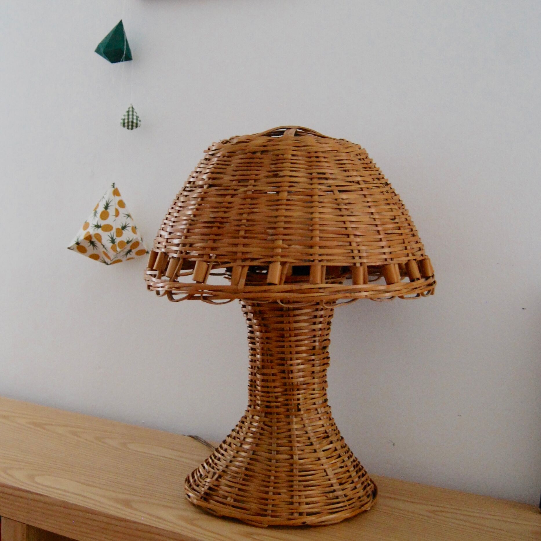 Rattan table lamp