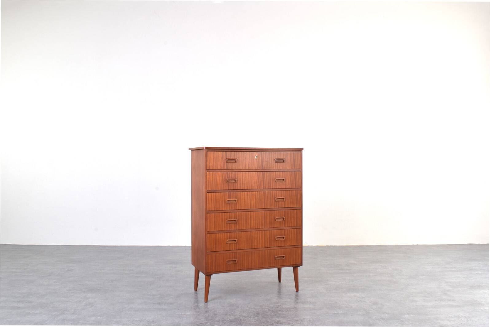 Commode en teck danois des années 1960.