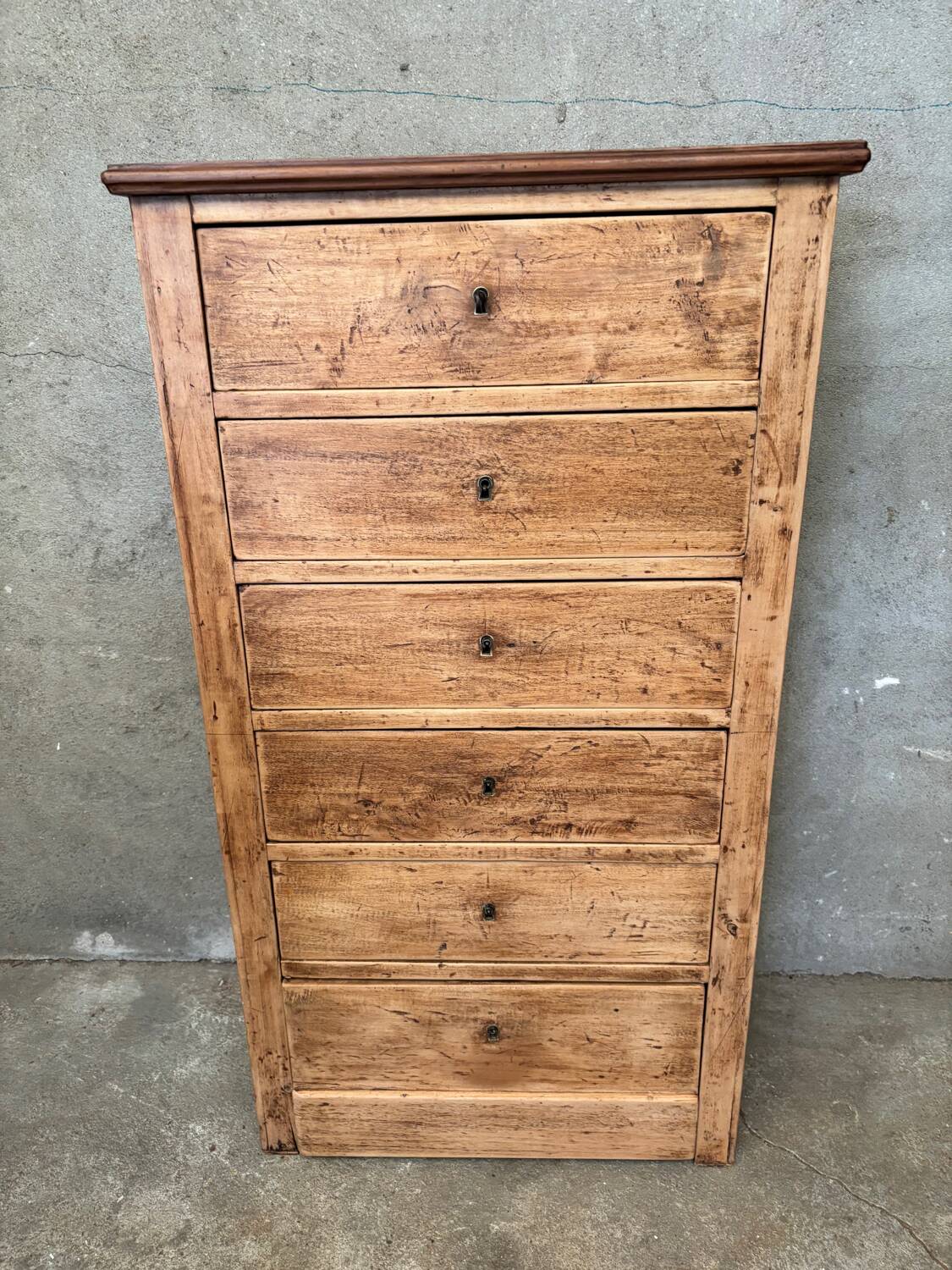 Matt varnished wooden chest of drawers