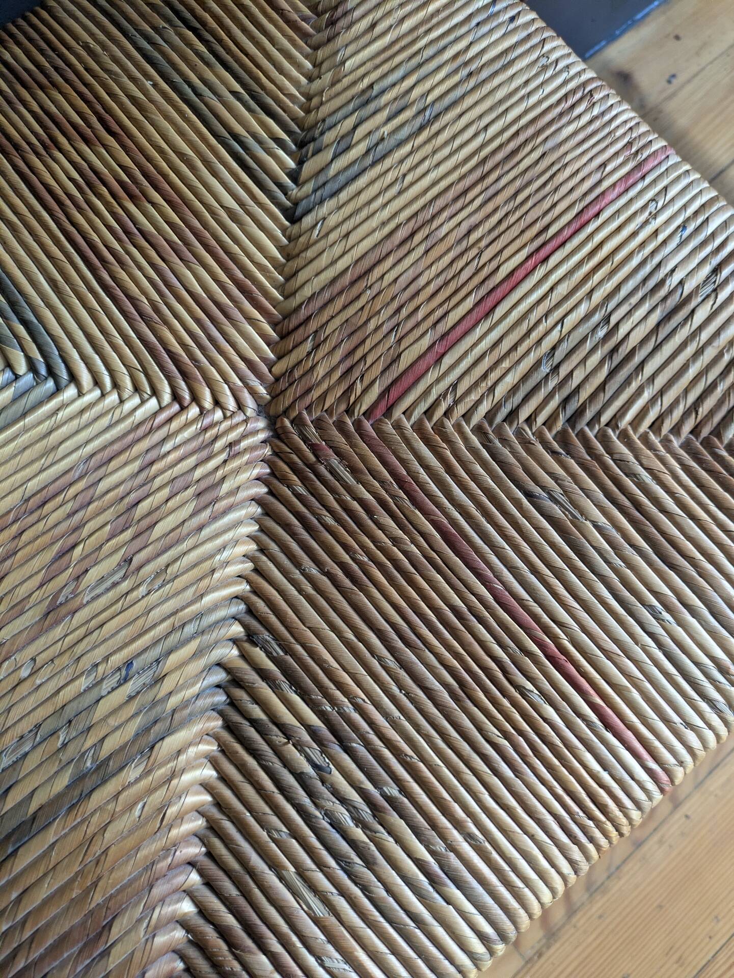 Paire de fauteuils anciens dits "Bobine"