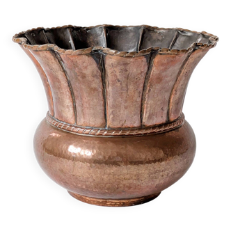 Vintage Italian hammered copper plant pot