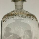 Bouteille en verre décoré de motifs doré