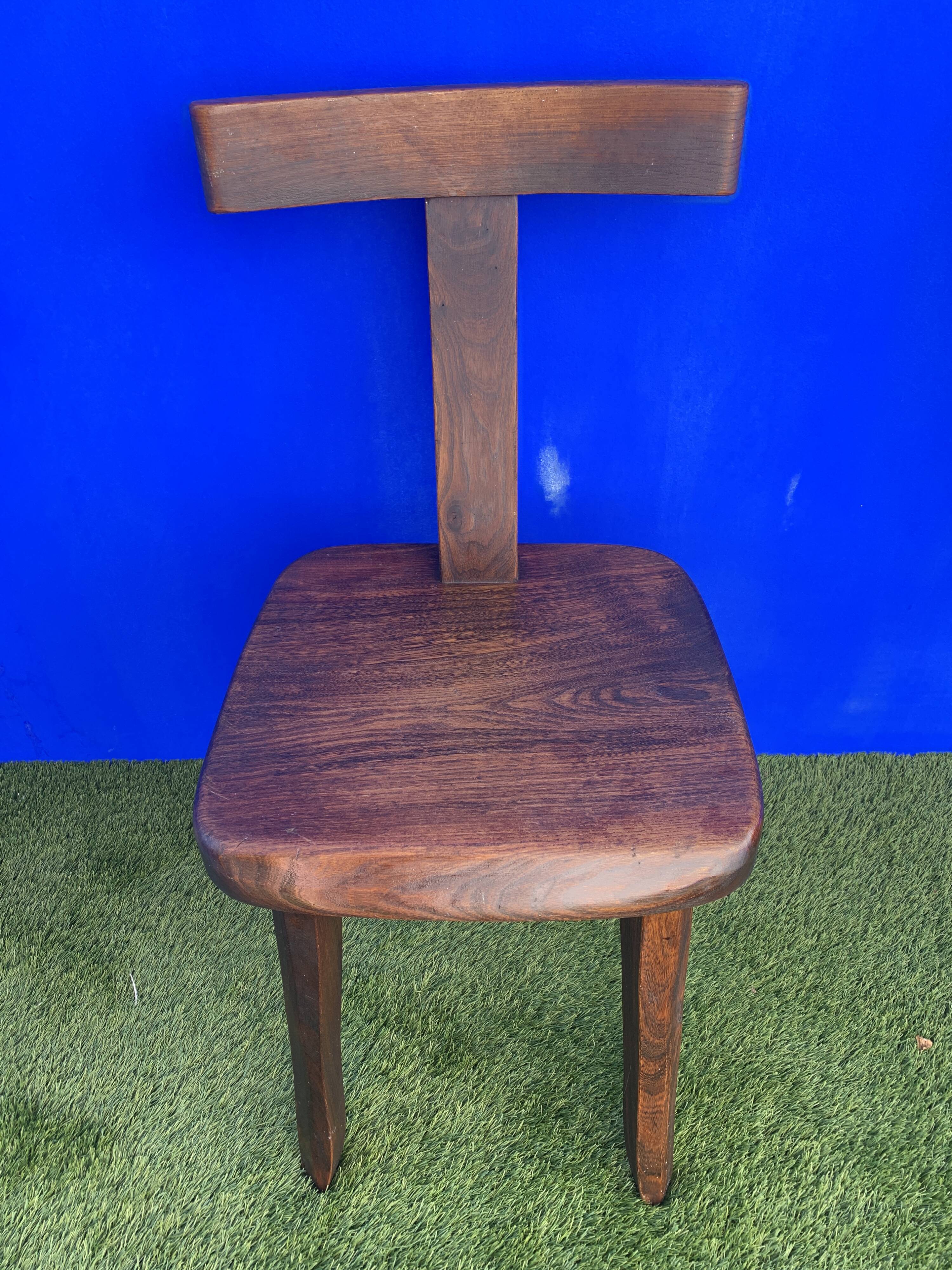 Pair of brutalist T-shaped chairs, solid Aranjou elm, design Olavi Hanninen, 1970