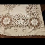 Set of rectangular tablecloth and napkins with lace pattern