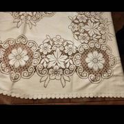 Nappe rectangulaire et 11 serviettes motif dentelle
