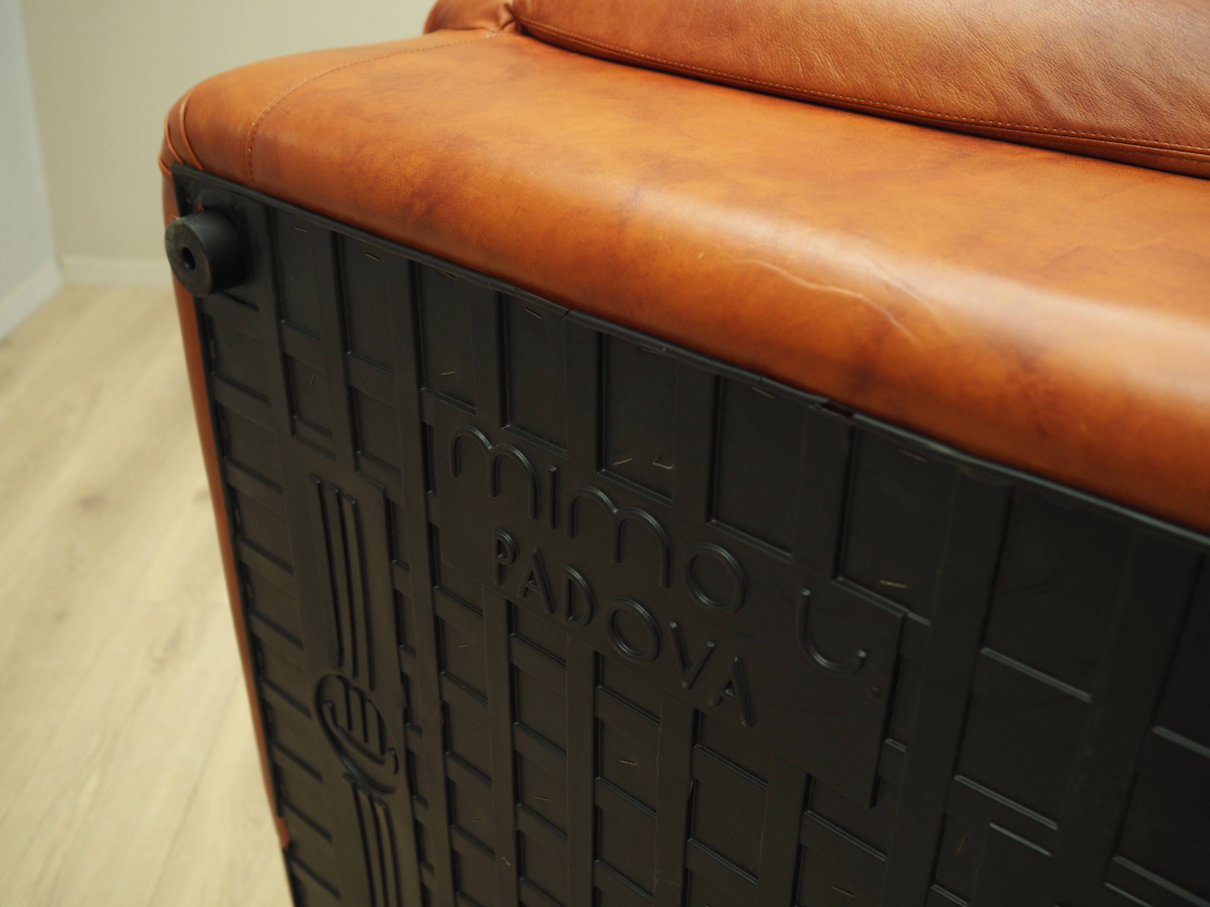 Fauteuil orange, design italien, années 1970, fabricant : Mimo Padova
