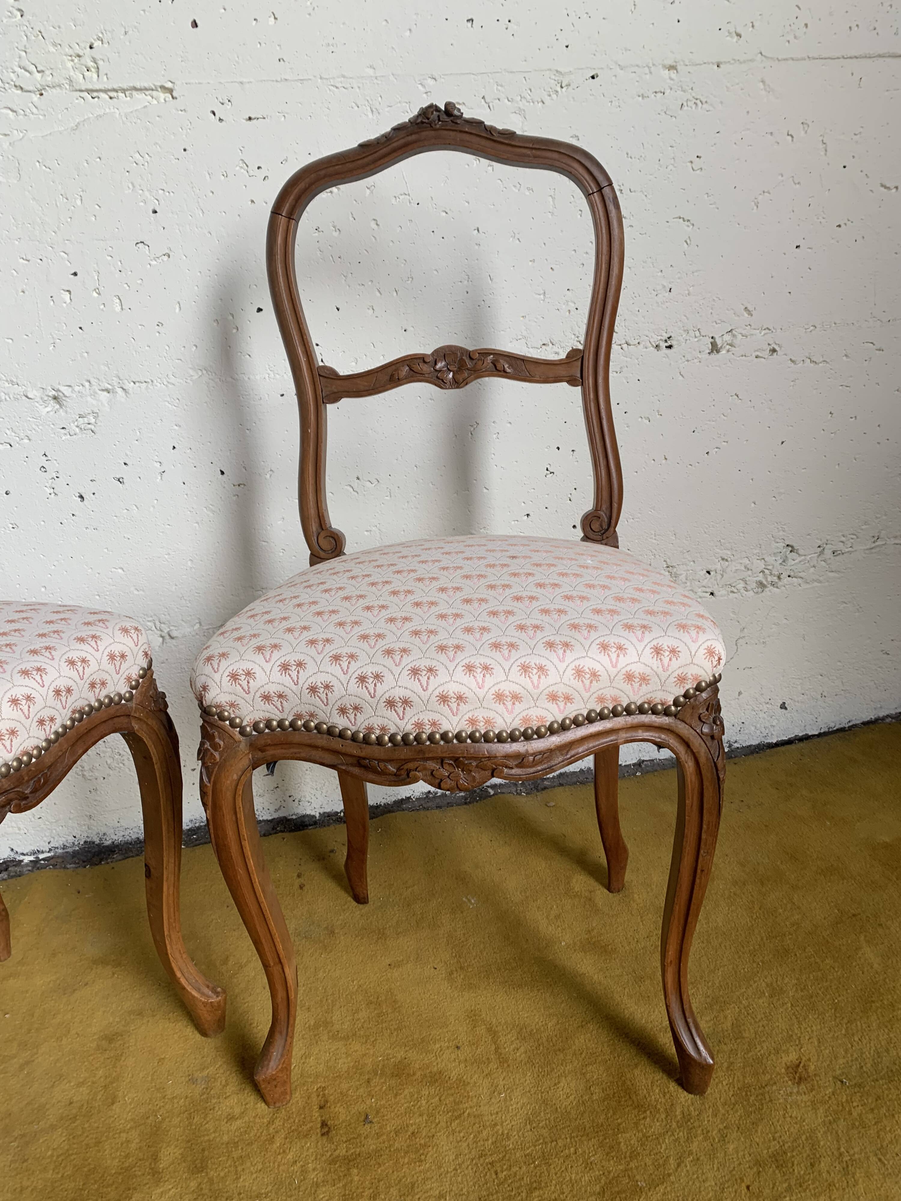 Duo de chaises à décor fleuri