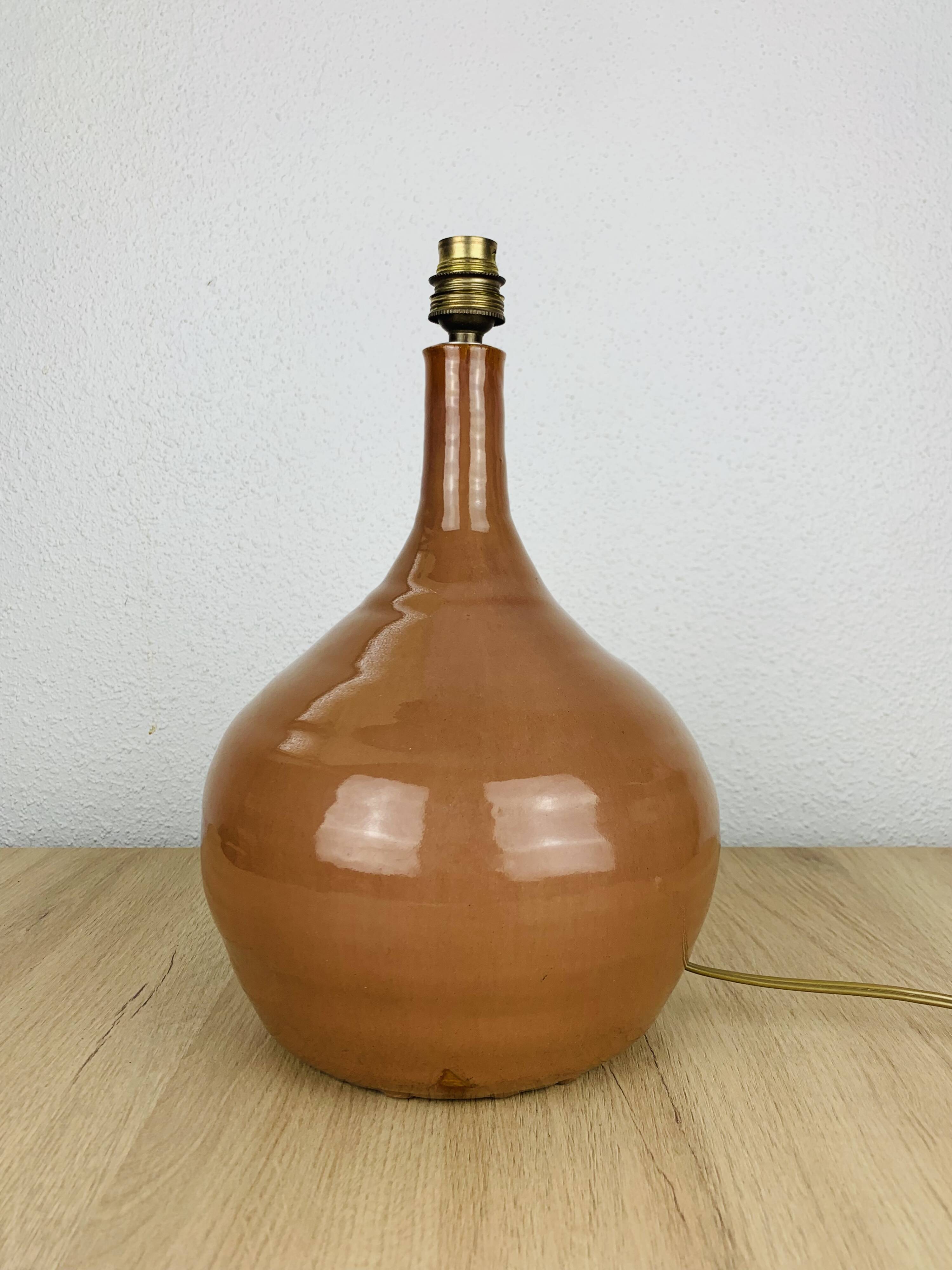 Fig-shaped ceramic lamp, 1950s, ochre stoneware.