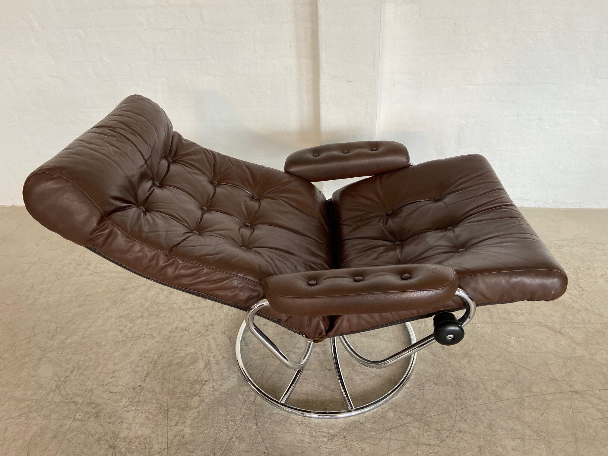 Vintage brown leather reclining lounge chair Ekornes Stressless & stool, 1960s