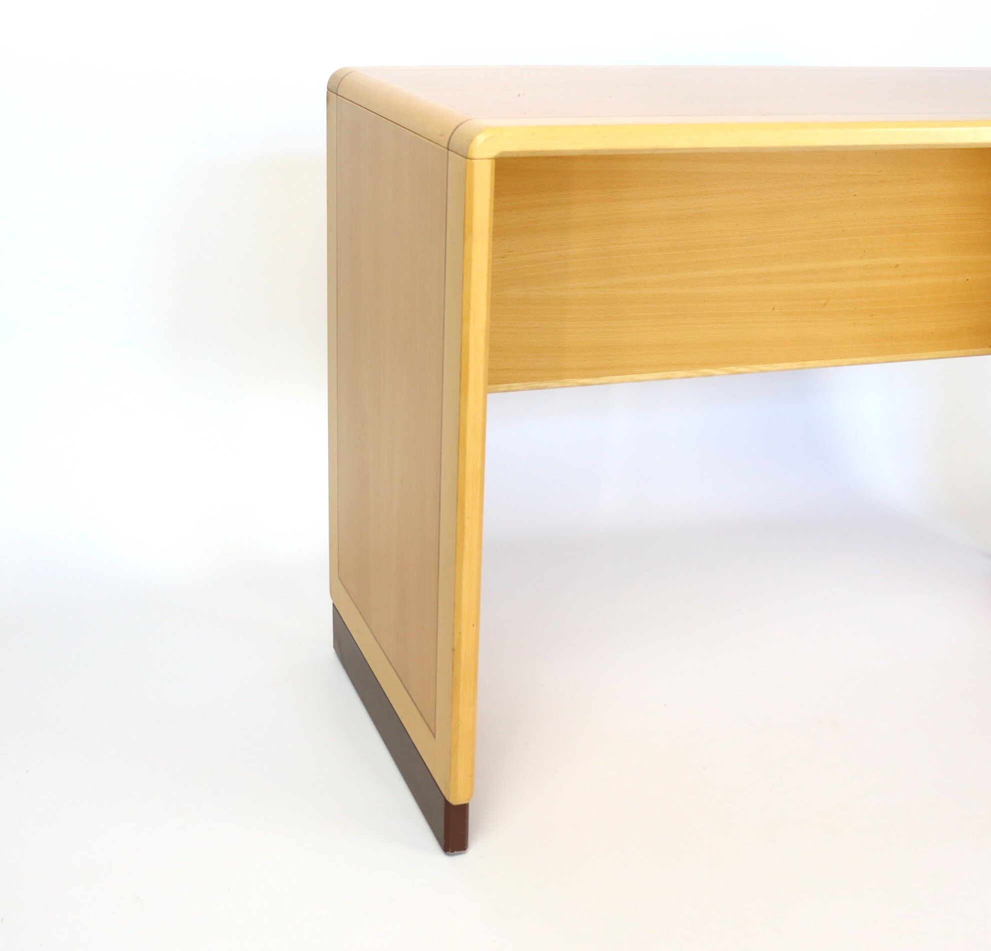 Bureau "skandiform"