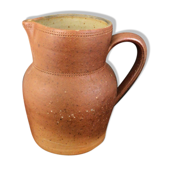 Bonny sandstone pitcher