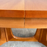 Baumann oval table