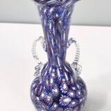 Vase en verre de Murano bleu attribué à Fratelli Toso avec des murrines, Italie