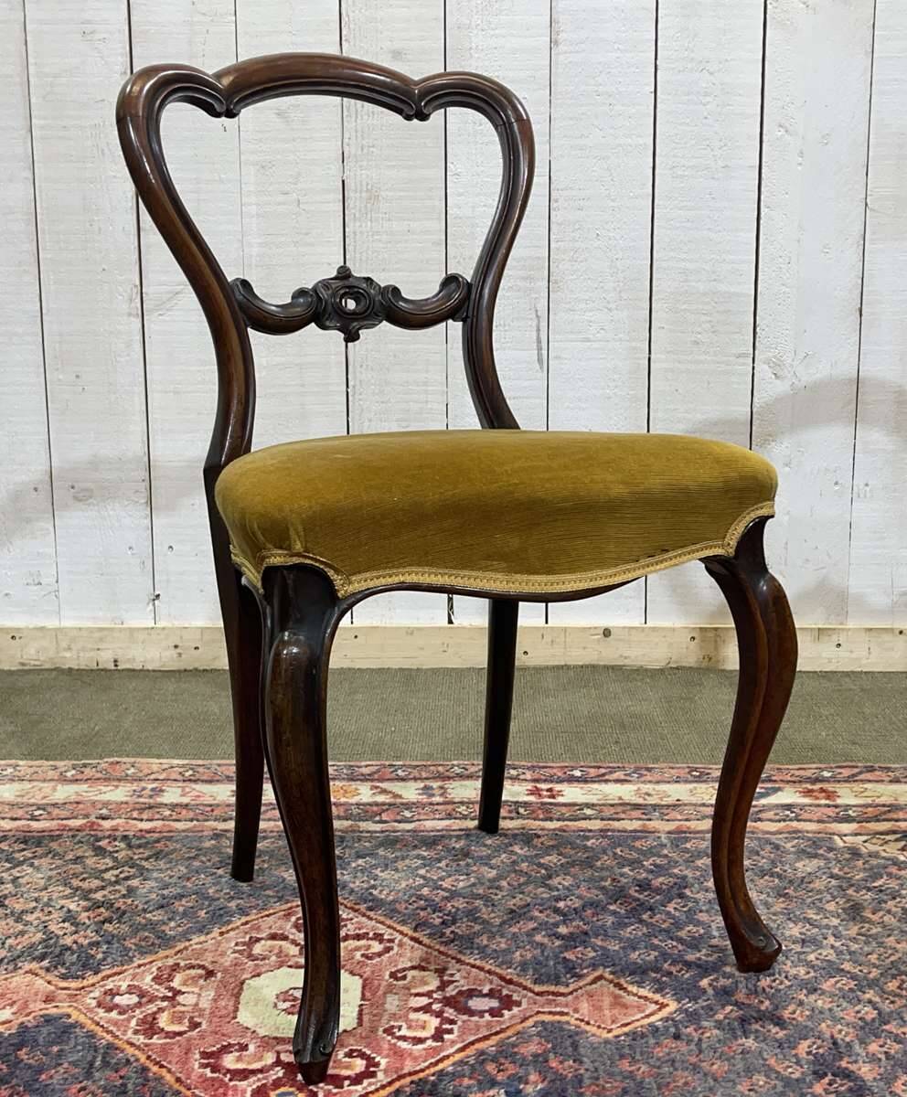 Set of 6 19th century English chairs in walnut