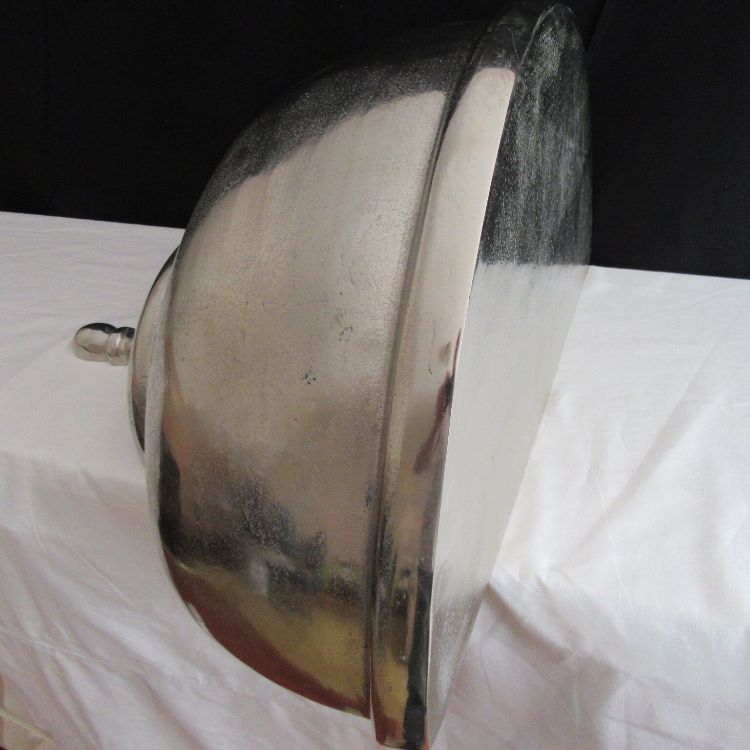 Modern aluminum cast-iron wall shelf