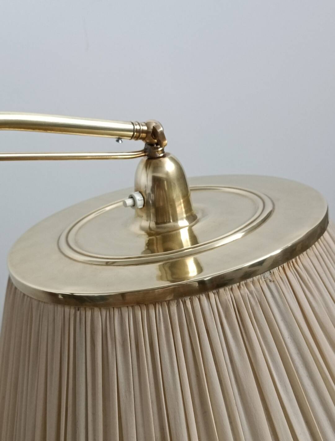 Leather-covered floor lamp by FJB Corsini for Metalarte 1950s