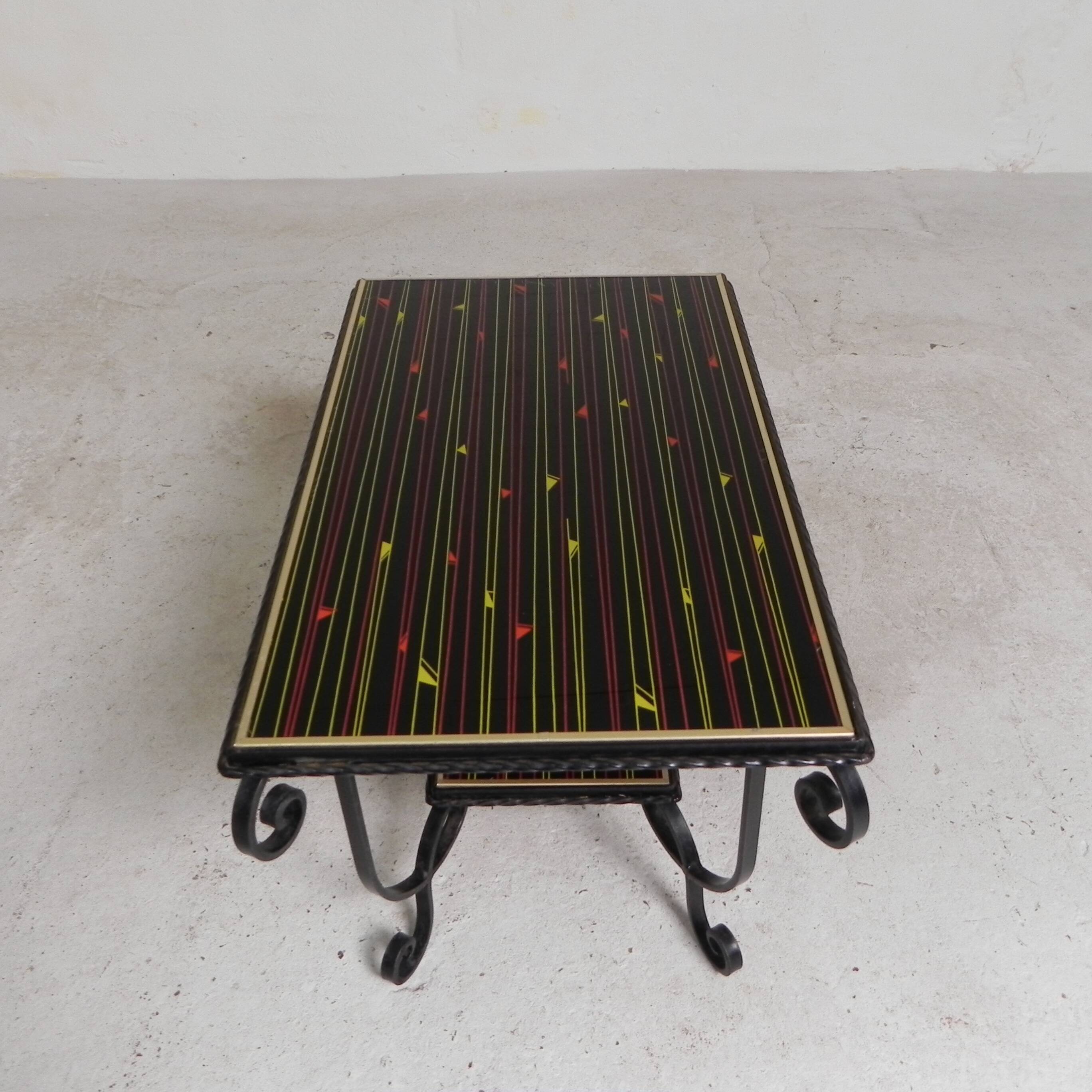 Table basse vintage avec 2 plateaux en verre avec impression des années 50