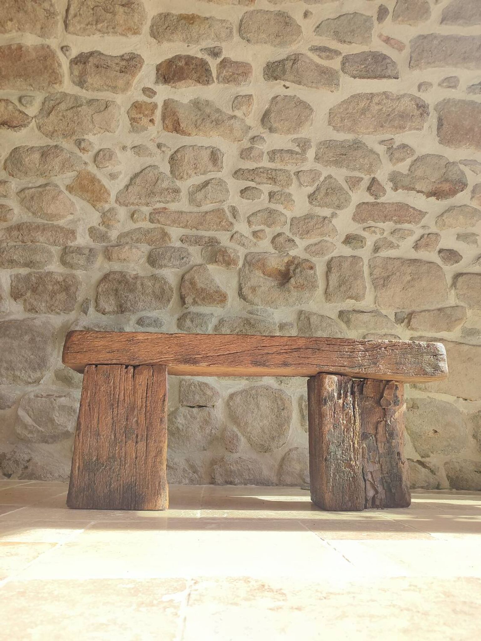 Banc brutaliste centenaire