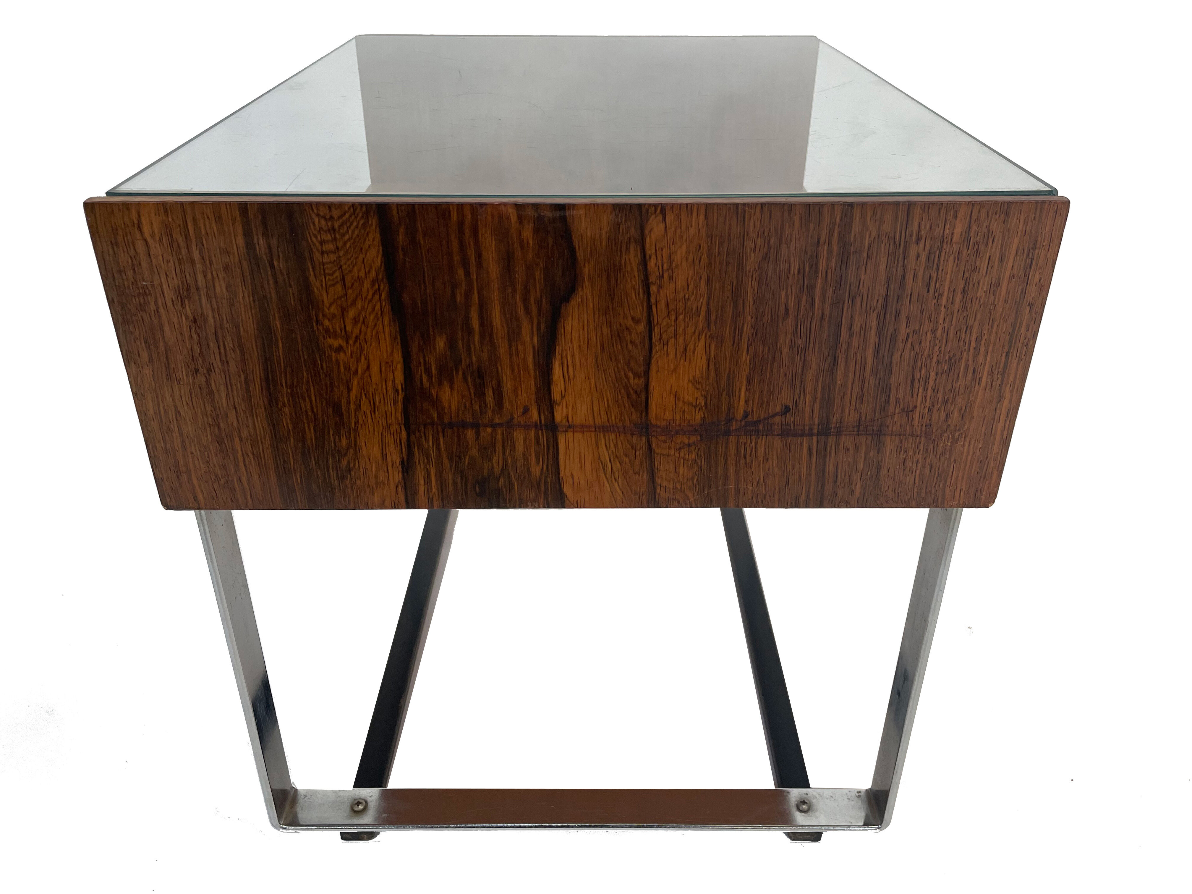Table d'appoint vintage en palissandre verre chromé 1960 design