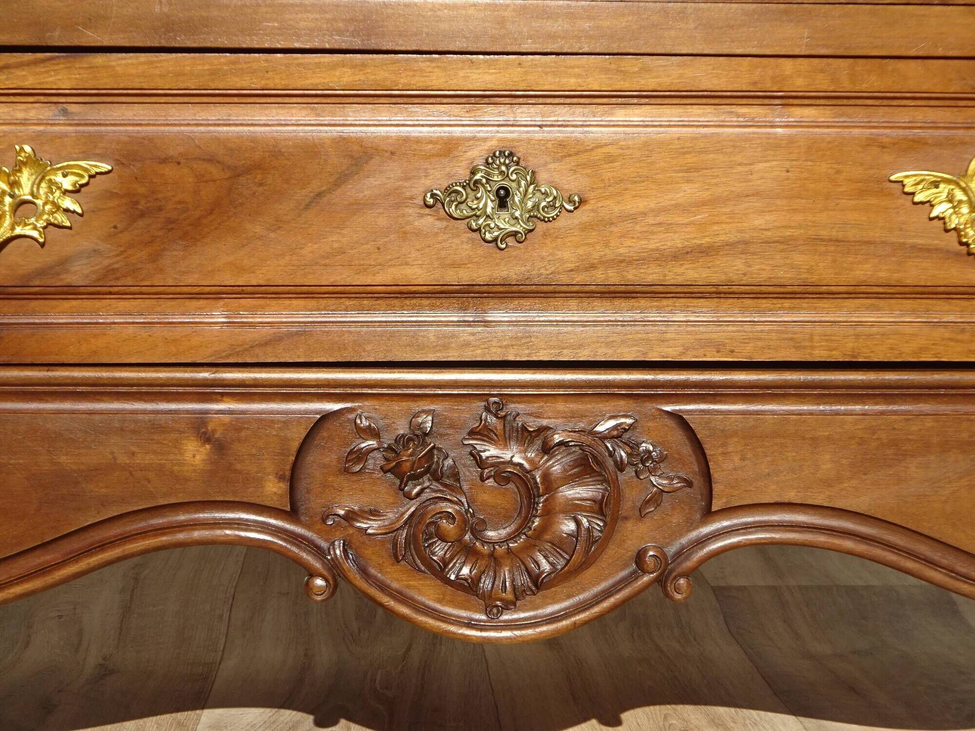 Commode en noyer Louis XV avec miroir