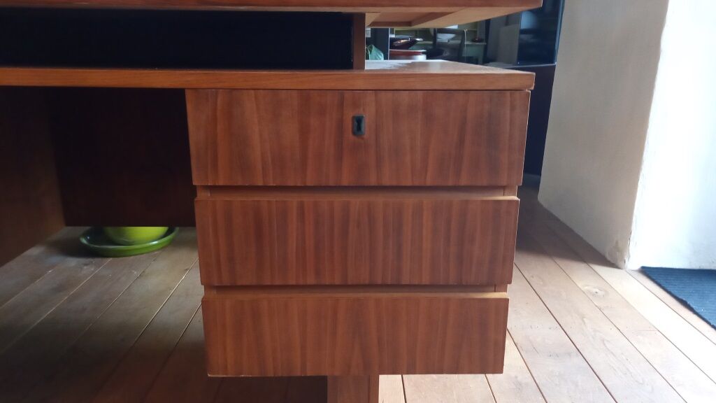 Beautiful desk veneer teak 80s