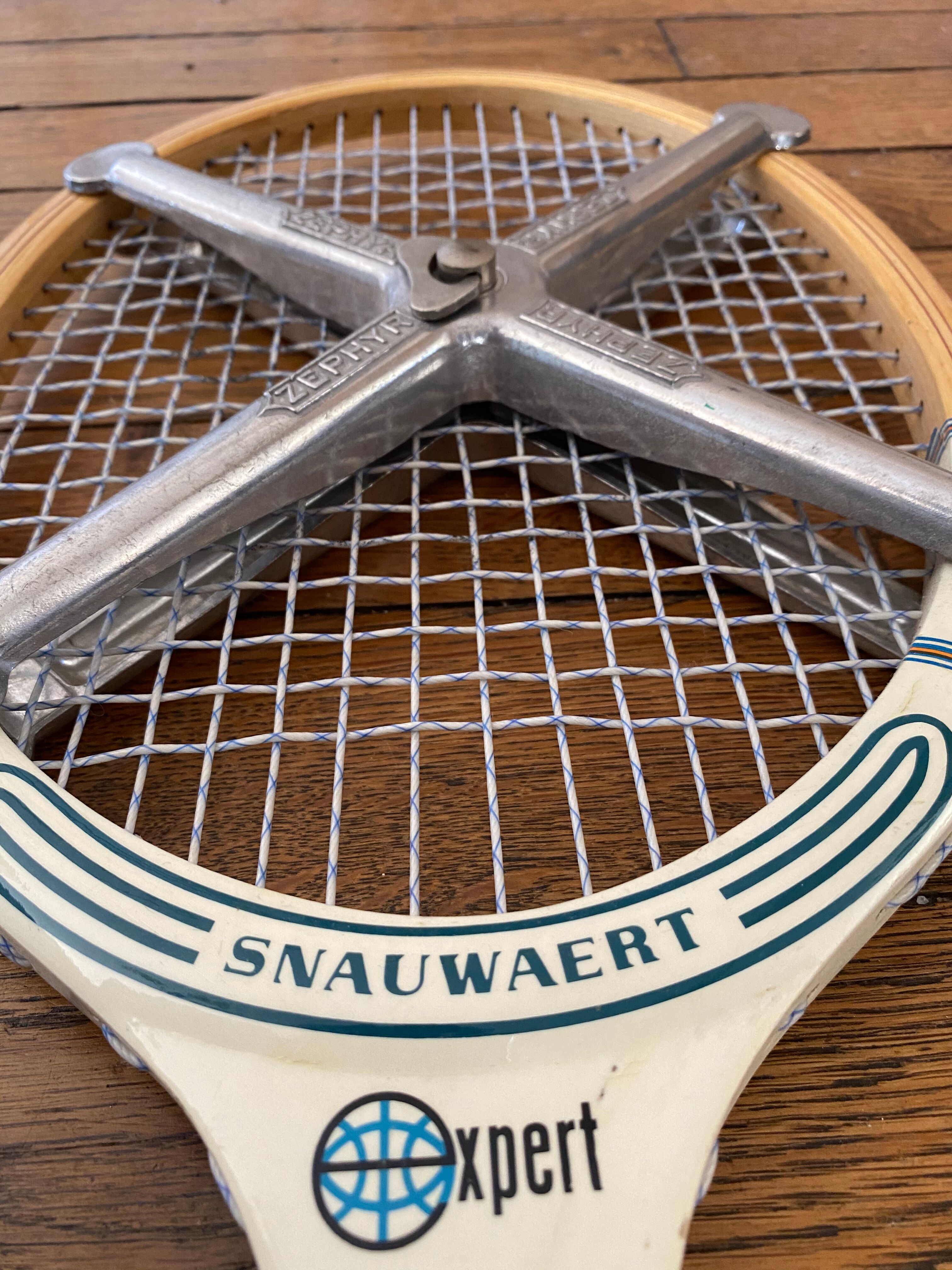 Ancienne raquette de tennis Snauwaert avec cadre presse métal Zephir