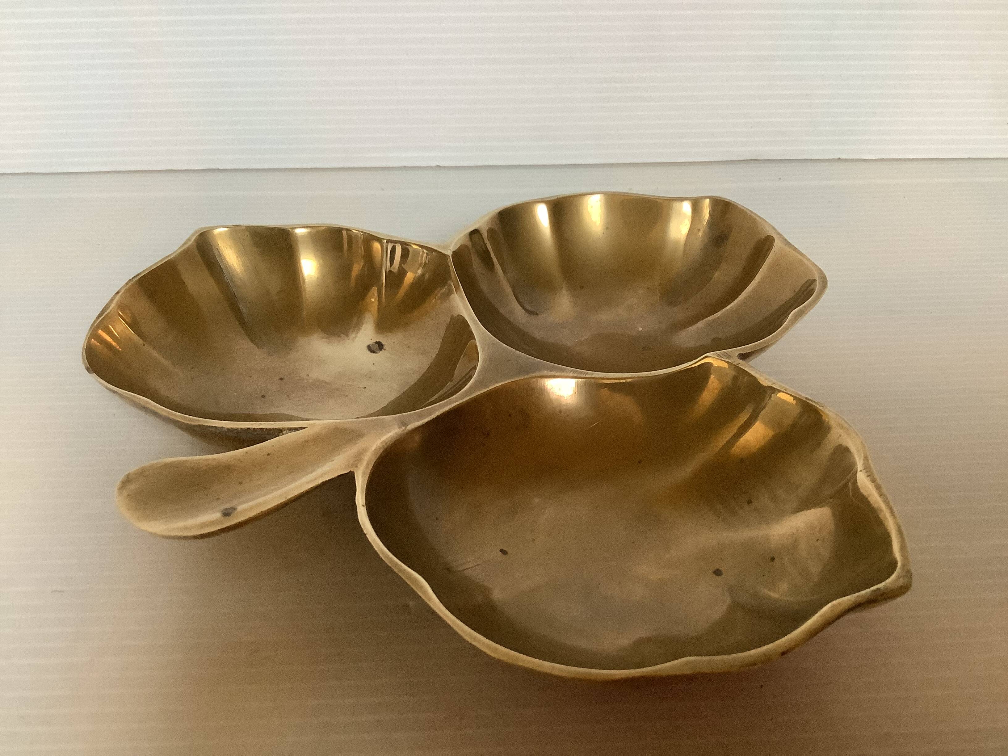 Brass clover catchall tray