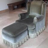 Living room set consisting of 1 three-seater sofa, 2 armchairs, and 2 footrests.