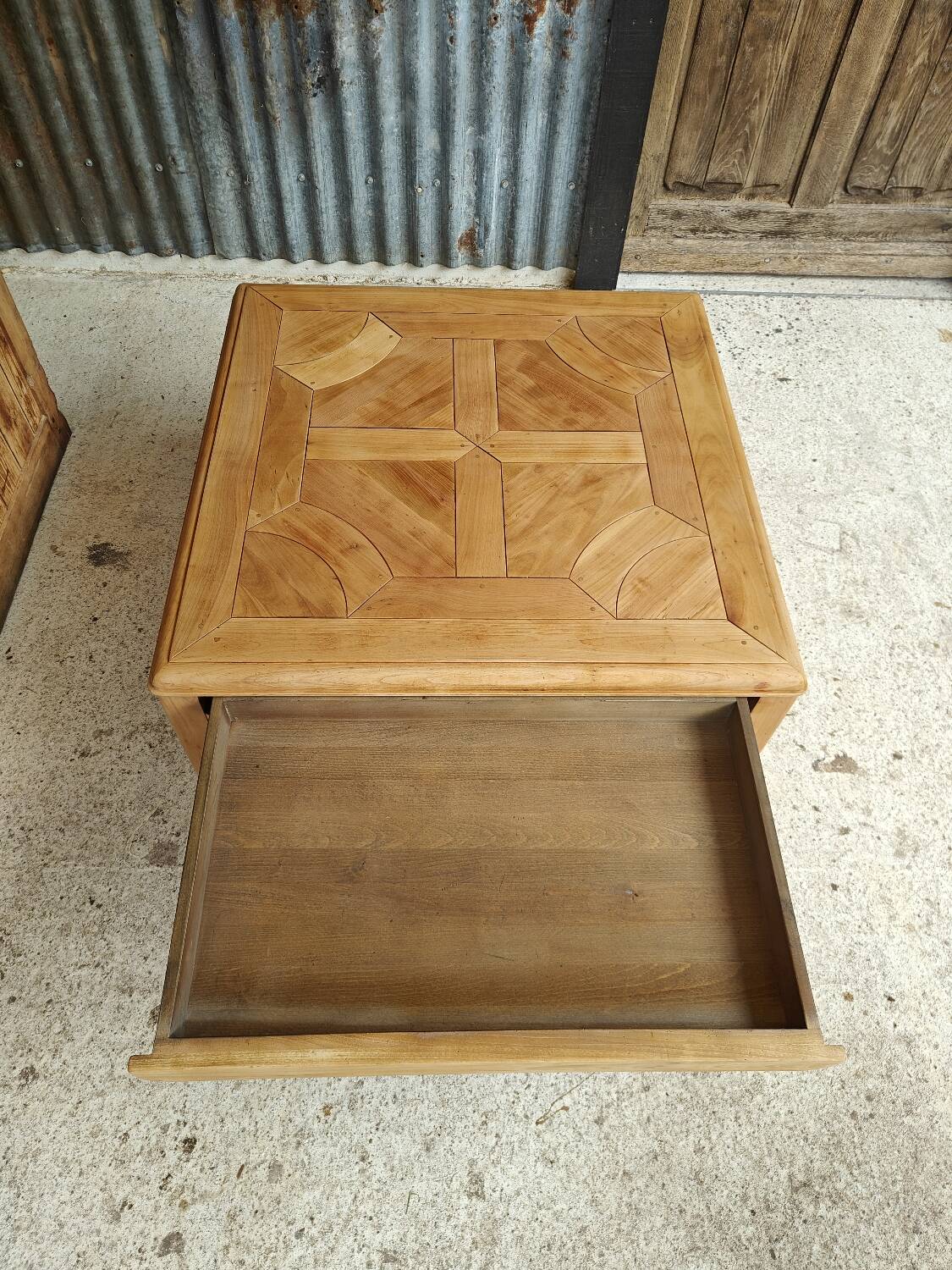 Square coffee table with a drawer in cherry wood.