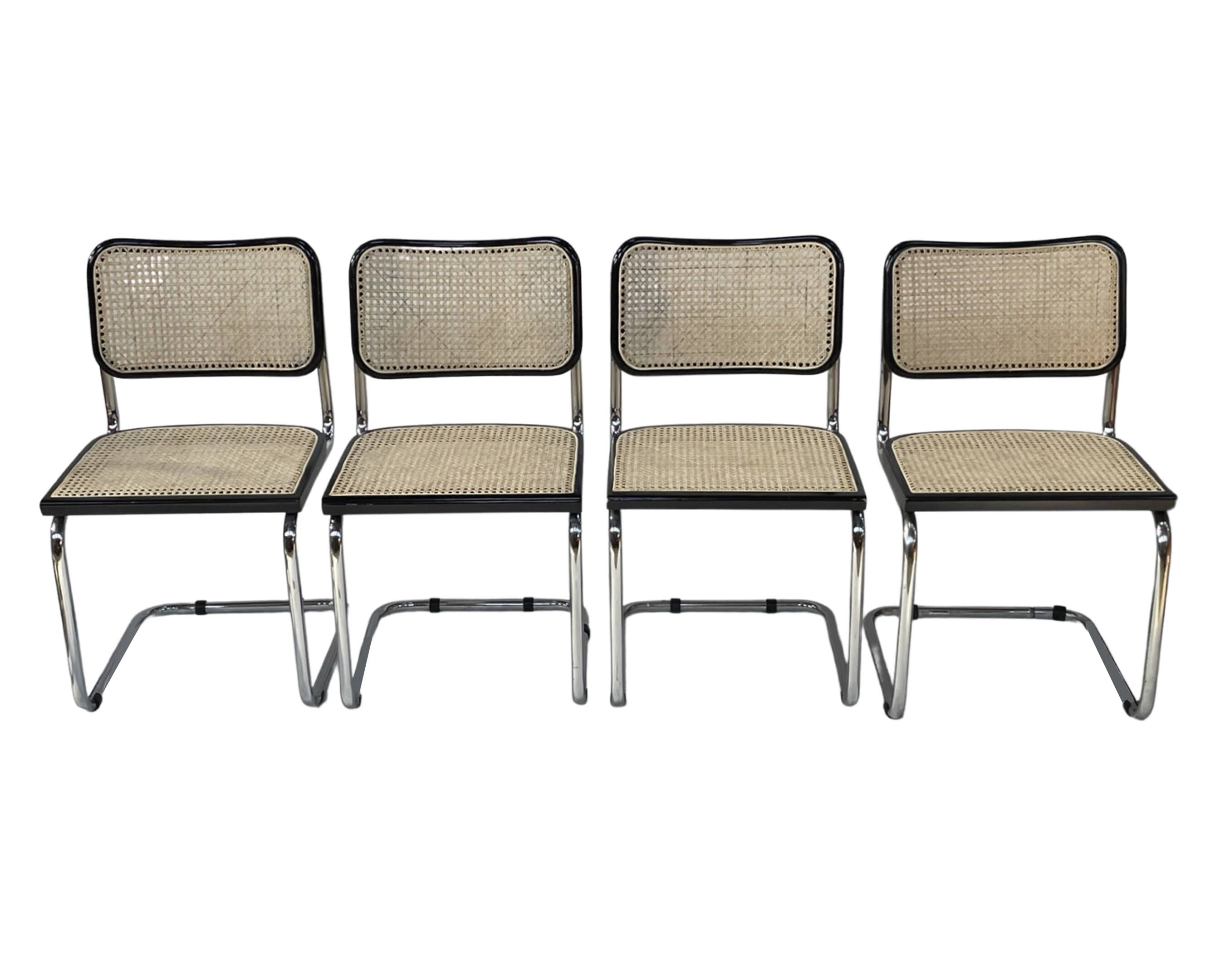 Ensemble de 4 chaises vintage modèle Cesca B32 en noir et chrome
