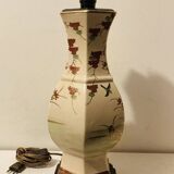 Vintage Asian lamp in ceramic with a wooden base, adjustable lampshade.