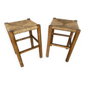 Paire de tabourets anciens en bois sculpté et paille