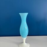 Vase opaline vintage bleu clair