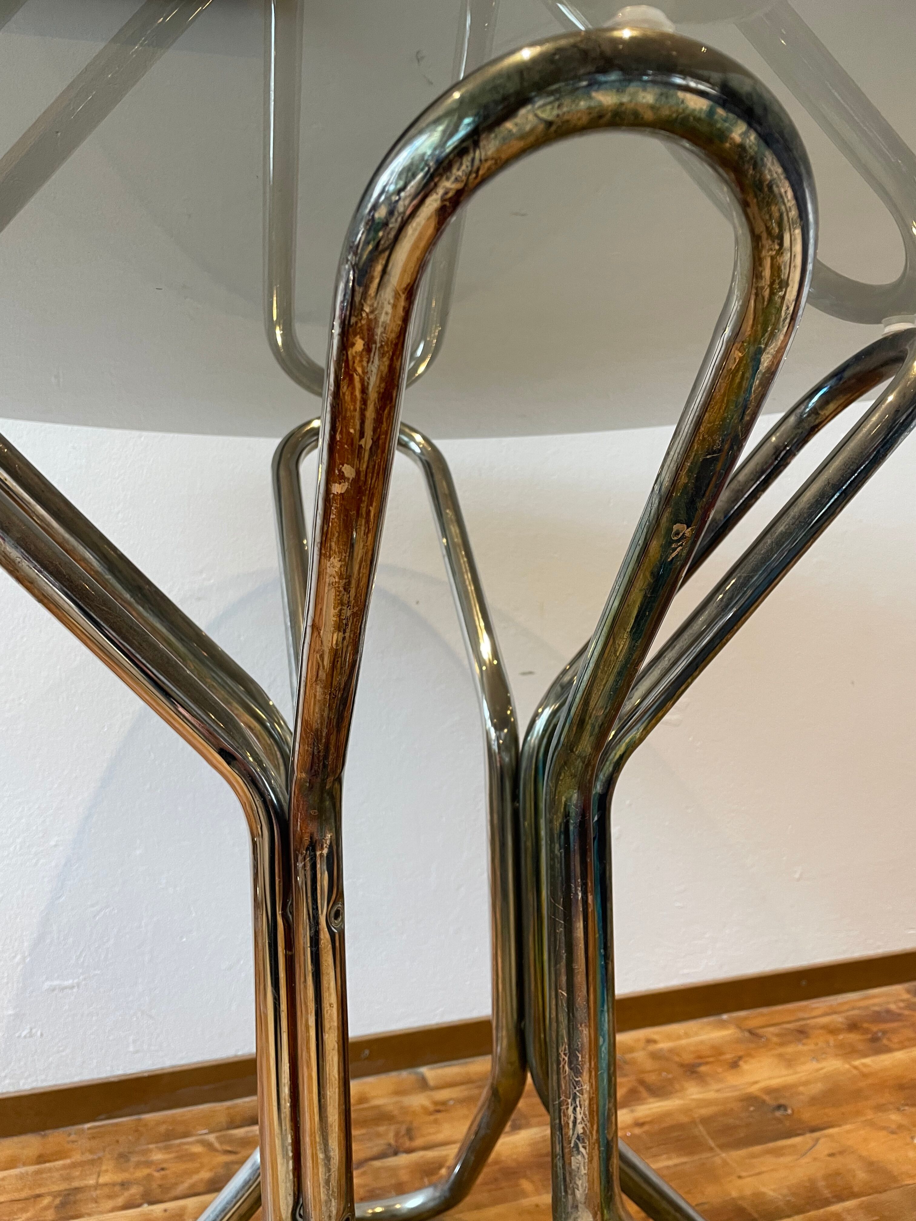 Round table in chrome and smoked glass