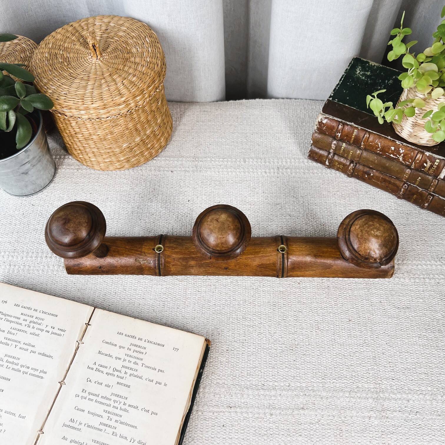 Vintage wooden hook 3 balls