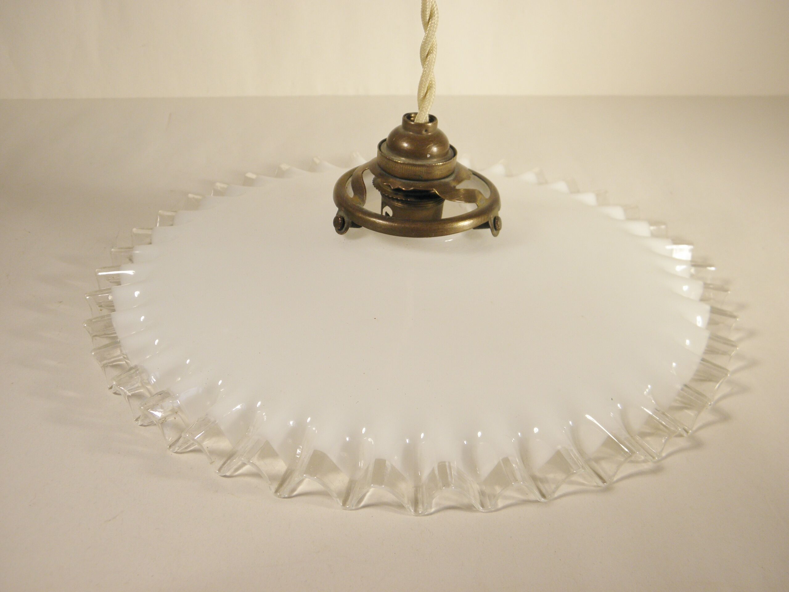 Suspension "rise and fall" in opaline