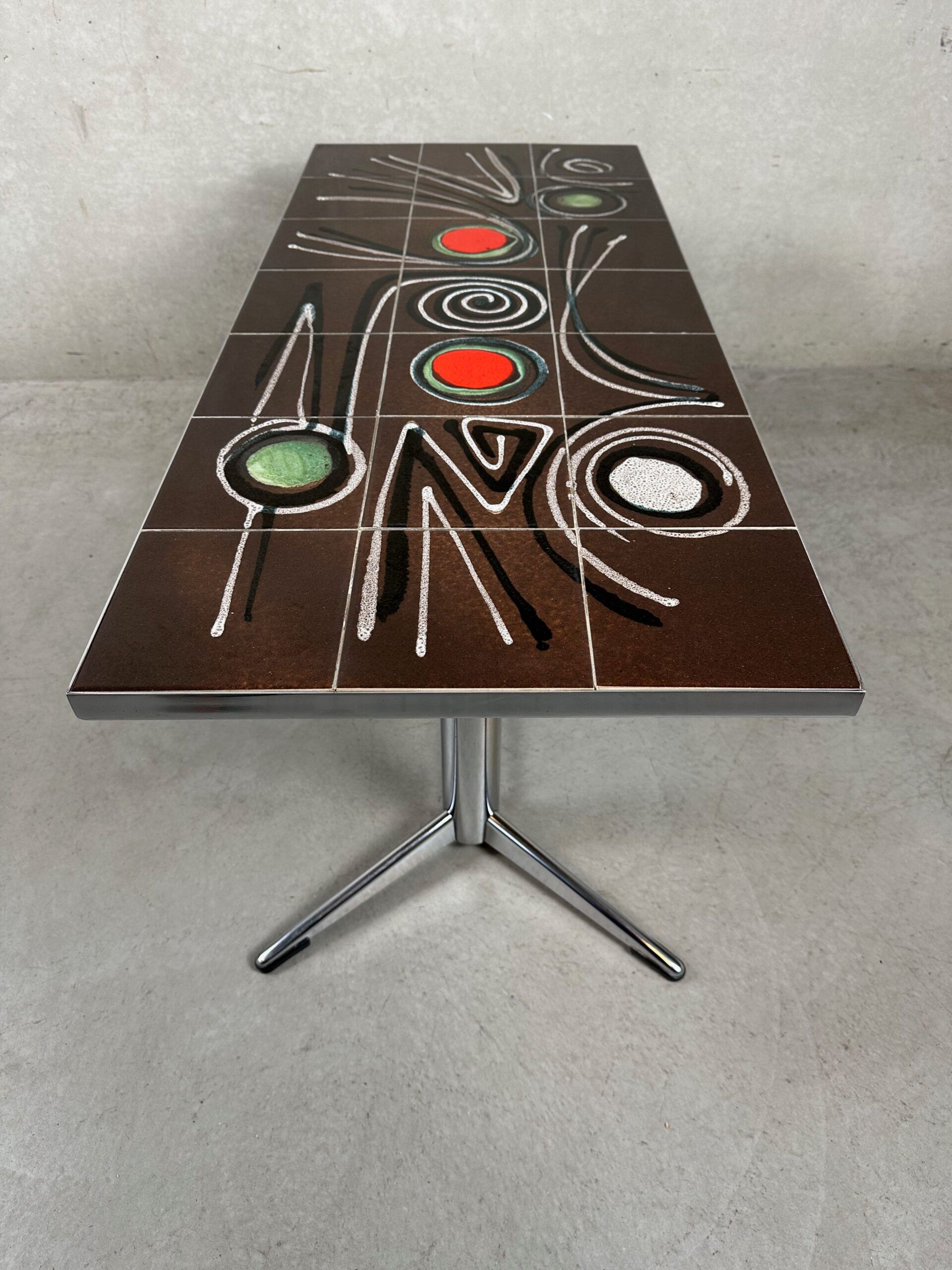 Table basse des années 50 – céramique et chrome