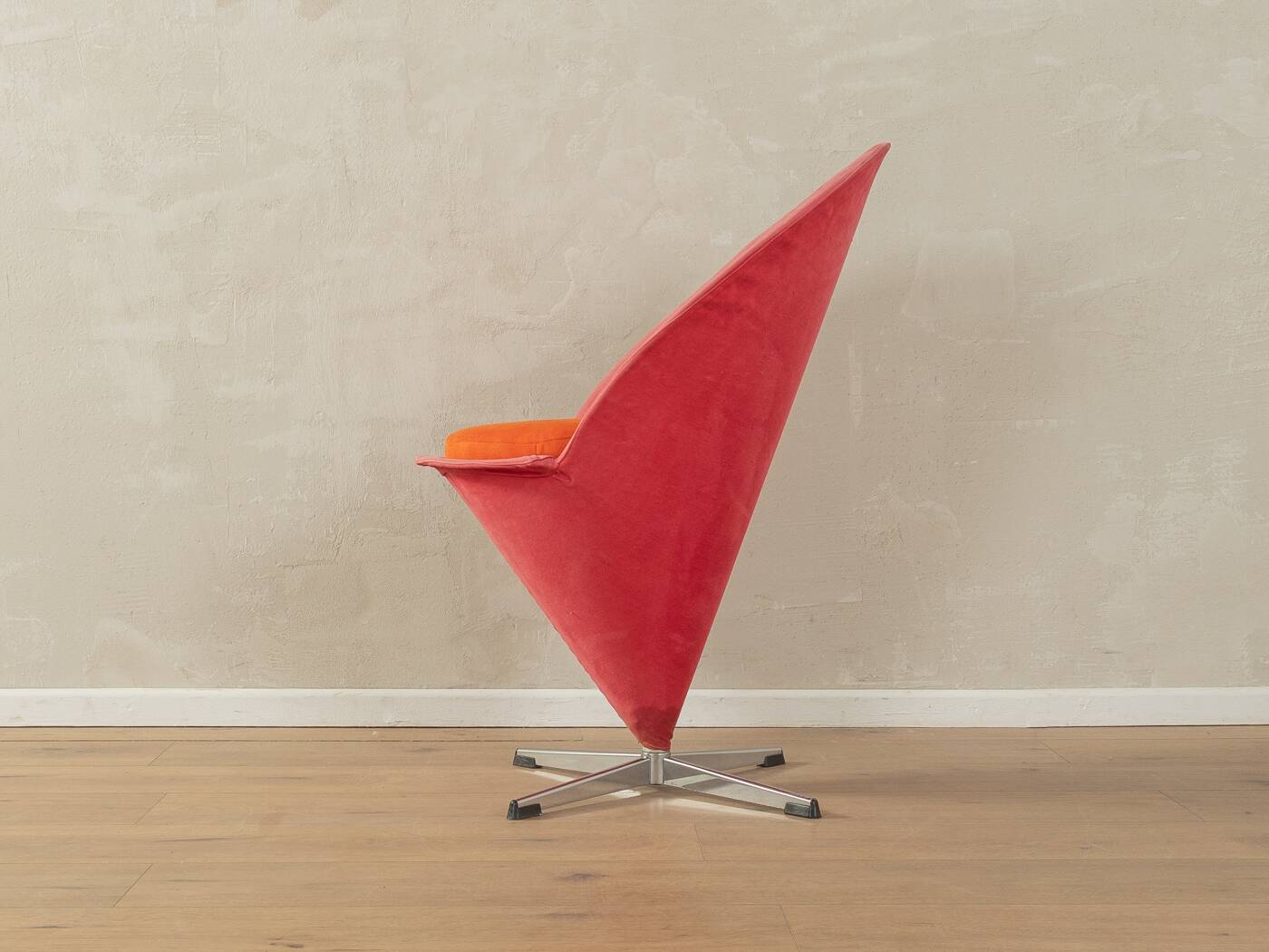 2 chaises coniques de Verner Panton