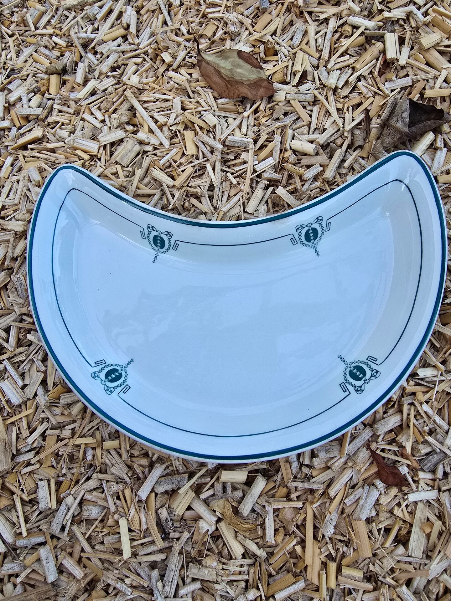 Assiettes à salade en croissant faience anglaise