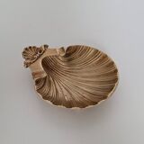 Scallop-shaped ashtray