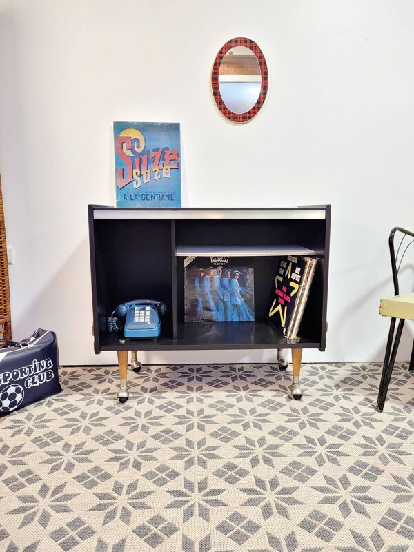 Meubles vinyles sur roulettes