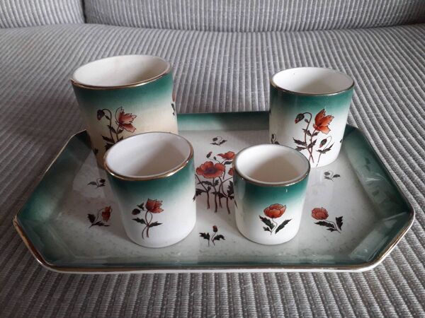 Plateau avec ses 4 tasses vintage de la faiencerie Fives Lille